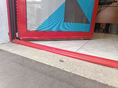 Γκισέ εξυπηρέτησης στο ισόγειο με προσβασιμότητα.